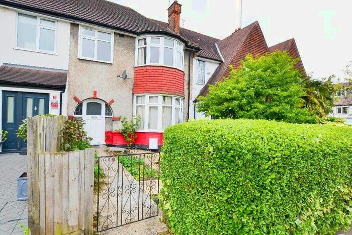 3 Bedroom Property To Rent In Llanvanor Road, Childs Hill, London, NW2