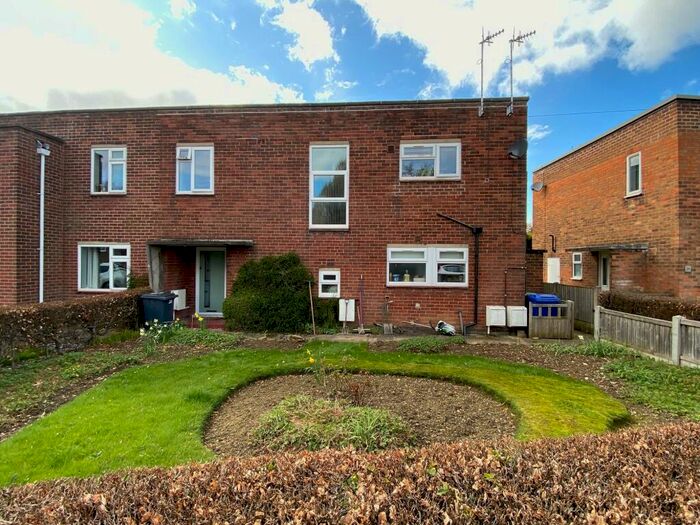 2 Bedroom Maisonette To Rent In Haddon Close, Brampton, Chesterfield, S40