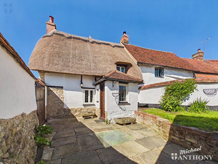 2 Bedroom Cottage For Sale In Aylesbury Road, Cuddington, Aylesbury, HP18