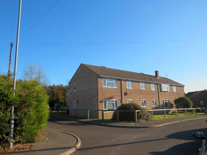 1 Bedroom Flat To Rent In Lindlar Close, Shaftesbury SP7