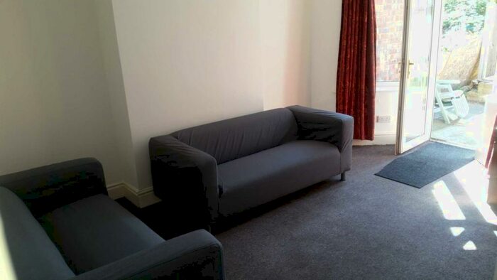 3 Bedroom Semi-Detached House To Rent In Delaine Road, Withington, M20