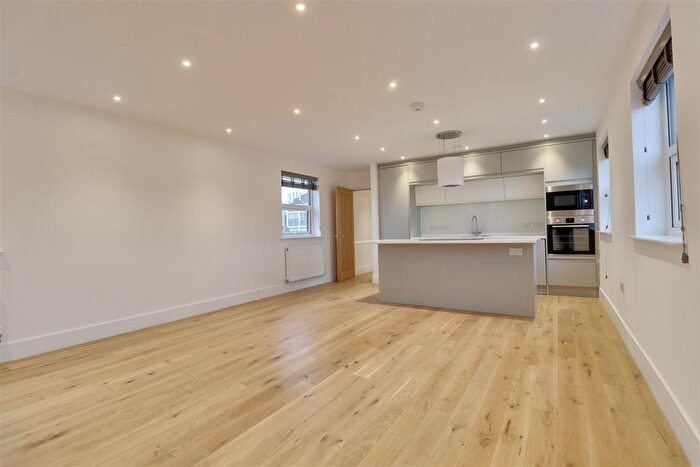 3 Bedroom Flat For Sale In High Street, Cosham, PO6