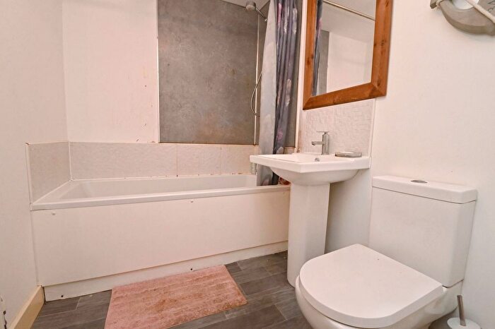 5 Bedroom Town House For Sale In Spring Gardens, Longcar Lane, Barnsley, S70