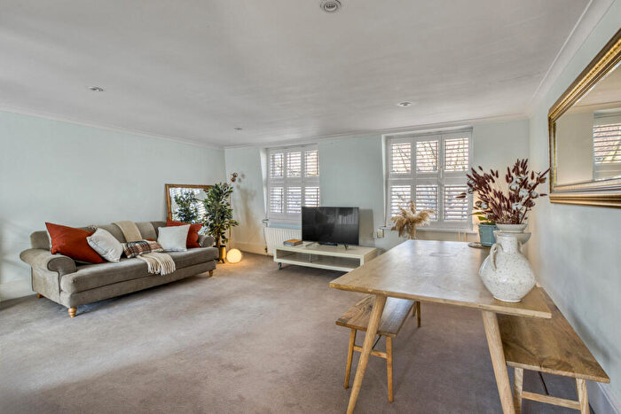 2 Bedroom Flat For Sale In Barnsbury Road, London, N1