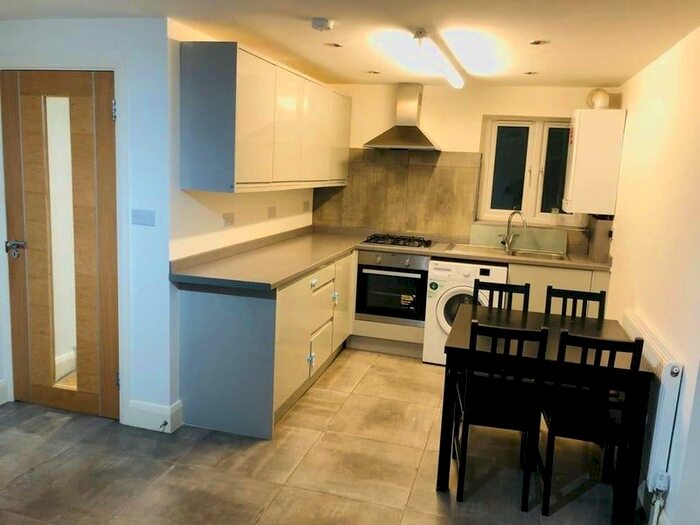 2 Bedroom Flat To Rent In Hermitage Road, London, N4