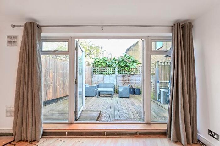 1 Bedroom Flat For Sale In Grafton Crescent, London, NW1