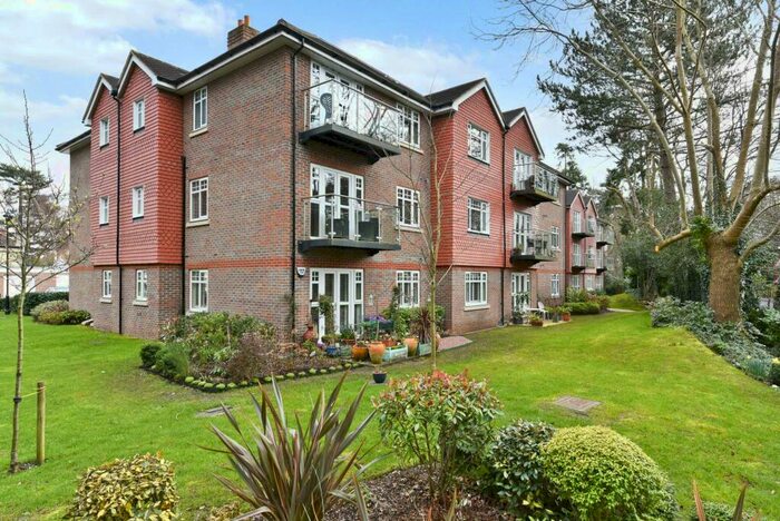 2 Bedroom Flat To Rent In Thornton Road, Potters Bar, EN6