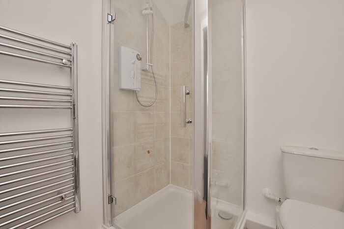 5 Bedroom Semi-Detached House To Rent In Fentum Road, Guildford, Surrey, GU2