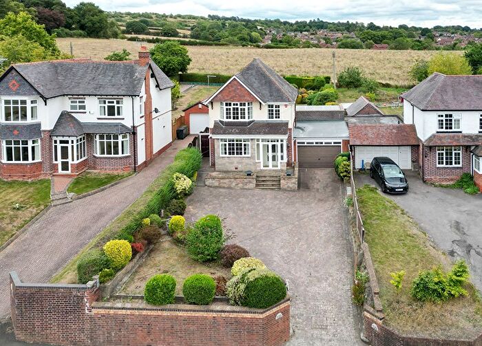 3 Bedroom Detached House For Sale In Birmingham Road, Marlbrook, B61