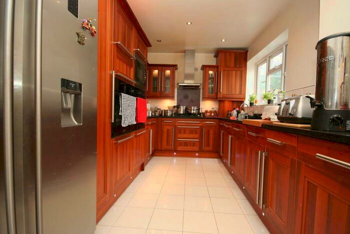 4 Bedroom Semi-Detached House To Rent In Kenmore Avenure, Kenton, HA3