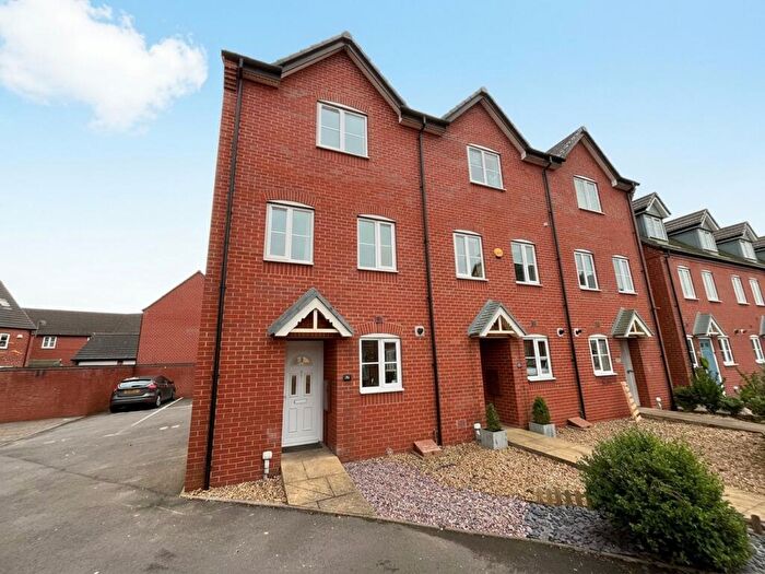 4 Bedroom End Of Terrace House To Rent In Hull Street, Hilton, DE65