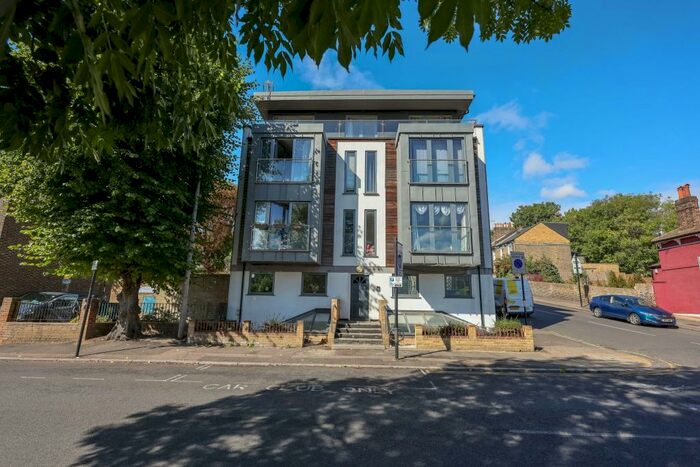 3 Bedroom Flat To Rent In Brookbank Road, Brookbank Road, London, SE13