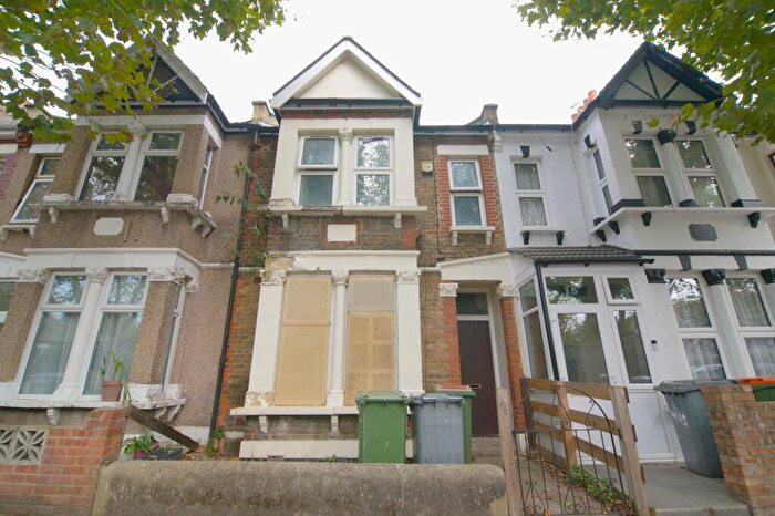 1 Bedroom Flat For Sale In Ground Floor Flat, Ravenhill Road, Newham, London, E13
