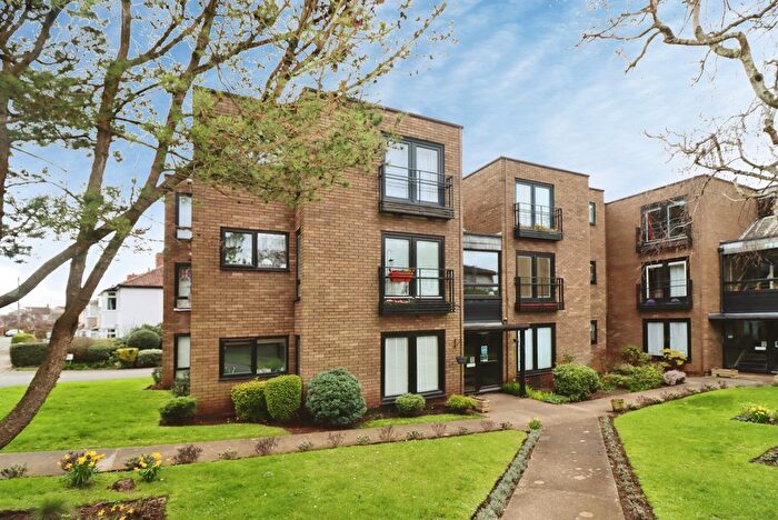 2 Bedroom Flat For Sale In Salisbury Park, Downend, Bristol, BS16