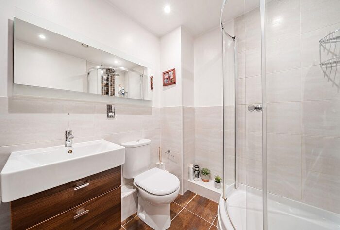 2 Bedroom Flat For Sale In Chapter Way, London, SW19