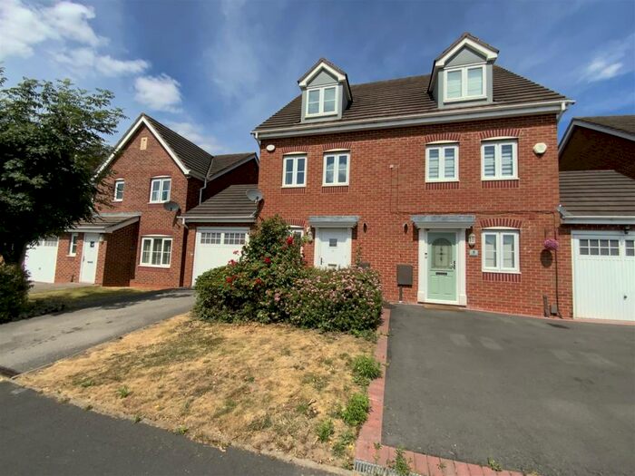 3 Bedroom Town House To Rent In Leyland Road, Tamworth, B77