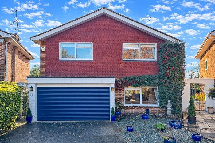 4 Bedroom Detached House For Sale In Arden Mhor, Pinner, HA5