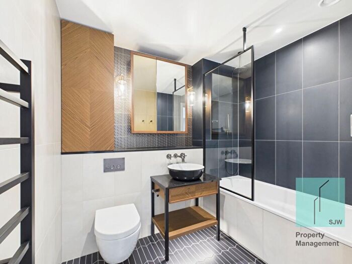 2 Bedroom Apartment To Rent In Boxwood Gardens, London, E1W