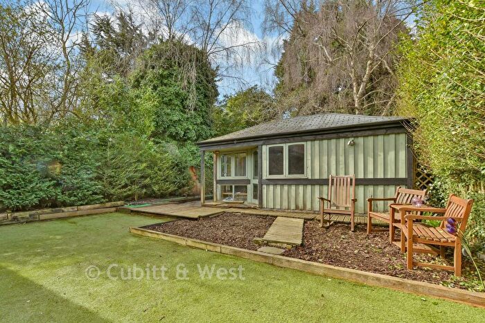 3 Bedroom Chalet For Sale In The Green, Dorking Road, Tadworth, Surrey, KT20