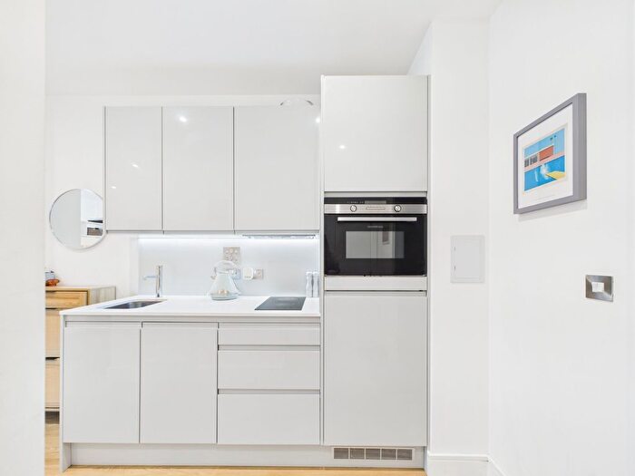 Studio For Sale In South Street, Romford, RM1
