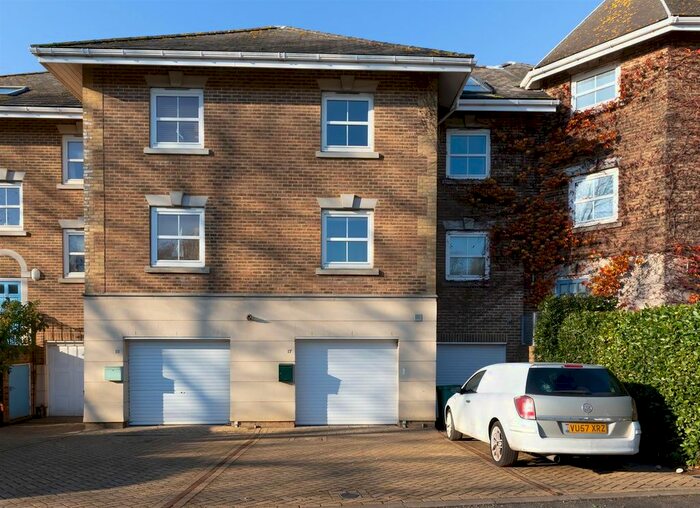 4 Bedroom Mews To Rent In Beach Road, Bembridge, PO35