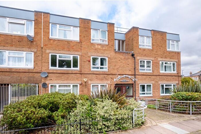 1 Bedroom Flat To Rent In Cornford Grove London., SW12