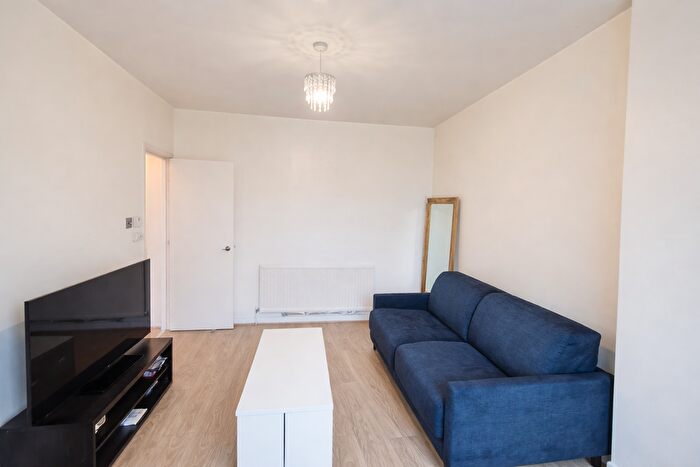 1 Bedroom Flat To Rent In York Road, Battersea, London, SW11