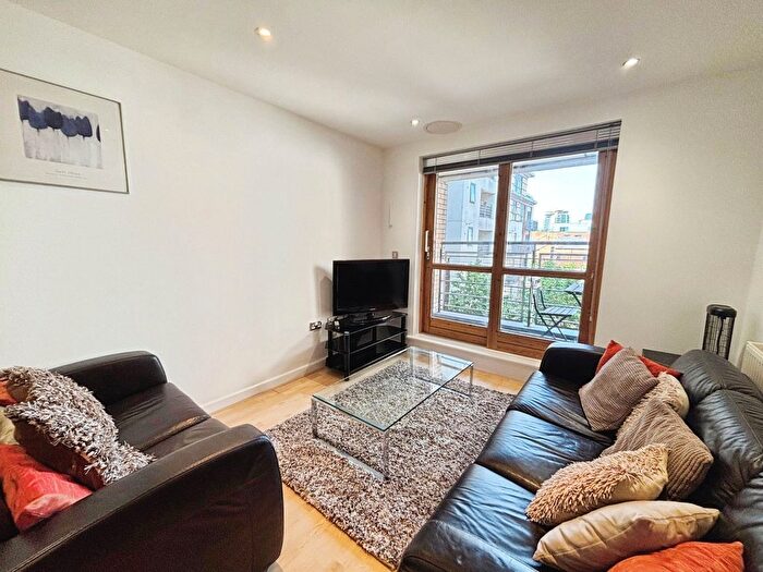 2 Bedroom Flat To Rent In Bowman Lane, Hunslet, Leeds, West Yorkshire, Uk, LS10