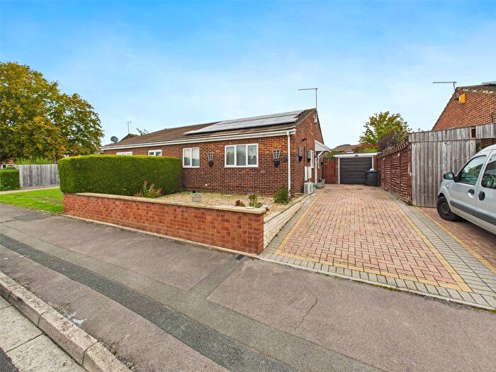 3 Bedroom Bungalow For Sale In Robert Raikes Avenue, Tuffley, Gloucester, GL4