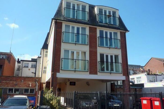 1 Bedroom Flat To Rent In Grove Parade, Slough, SL1