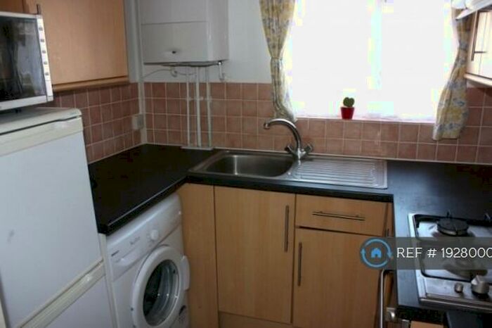 2 Bedroom Semi-Detached House To Rent In Salem Place, Croydon, CR0