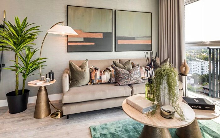 3 Bedroom Flat For Sale In Unit Kew Bridge Rise, Brentford, TW8