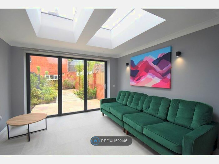 3 Bedroom Flat To Rent In Addington Road, Reading, RG1