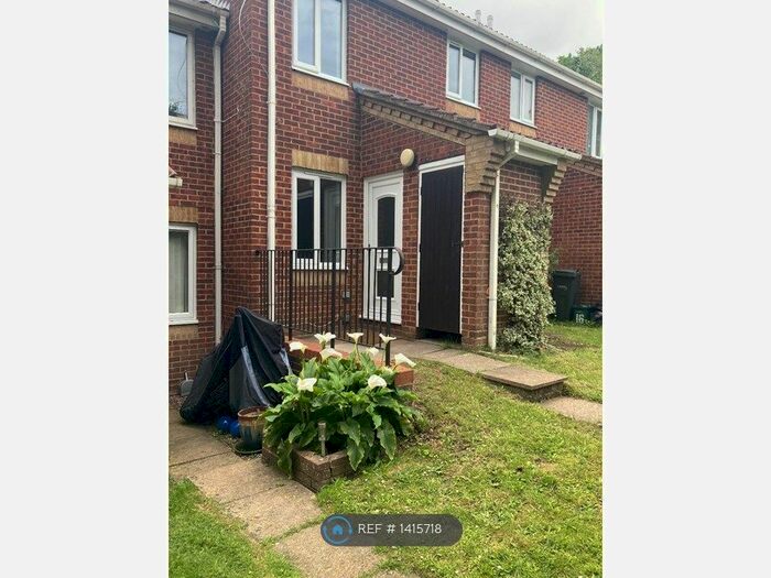 1 Bedroom Maisonette To Rent In Carters Walk, Farnham, GU9