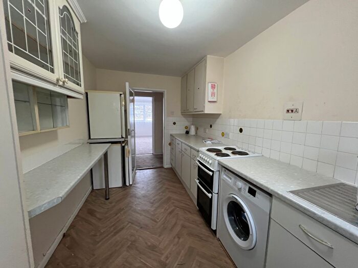 2 Bedroom Flat To Rent In North Embankment, Dartmouth, TQ6