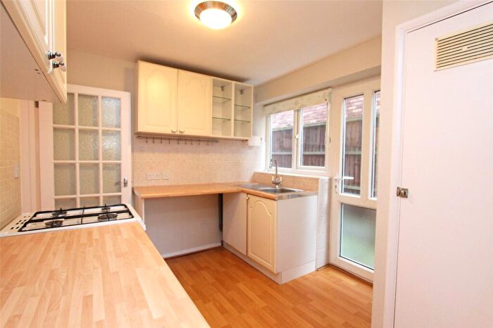 2 Bedroom Apartment To Rent In Chalkwell Park Drive, Leigh-on-Sea, Essex, SS9