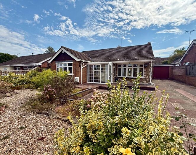 2 Bedroom Detached Bungalow For Sale In George Drive, Drayton, NR8