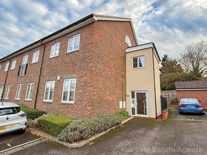 2 Bedroom Flat For Sale In Gibbs Couch, Carpenders Park, WD19