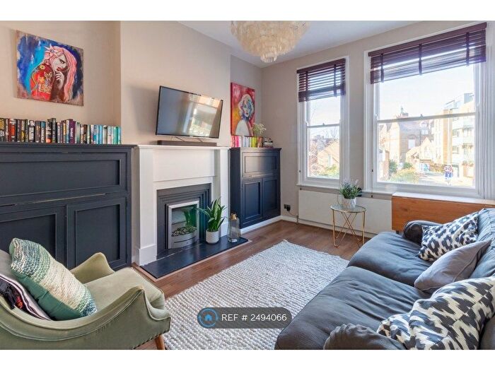 2 Bedroom Flat To Rent In Balham Hill, London, SW12