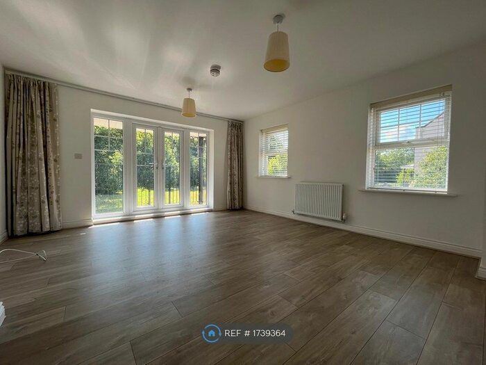 4 Bedroom End Of Terrace House To Rent In Mackintosh Street, Bromley, BR2