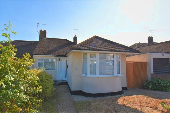 2 Bedroom Bungalow To Rent In Longmead Drive Sidcup, DA14