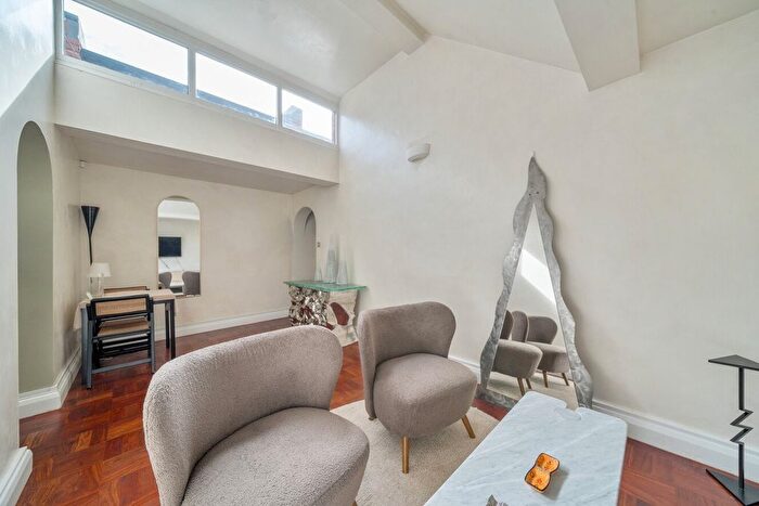 1 Bedroom Flat For Sale In Frogmore, Putney, London, SW18