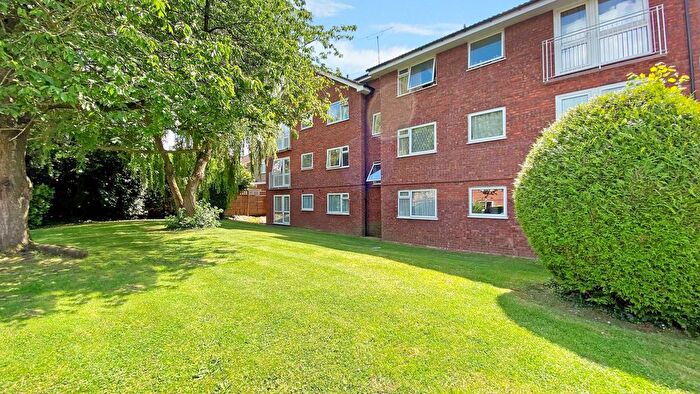 1 Bedroom Flat For Sale In Bawtree Road, Uxbridge, UB8