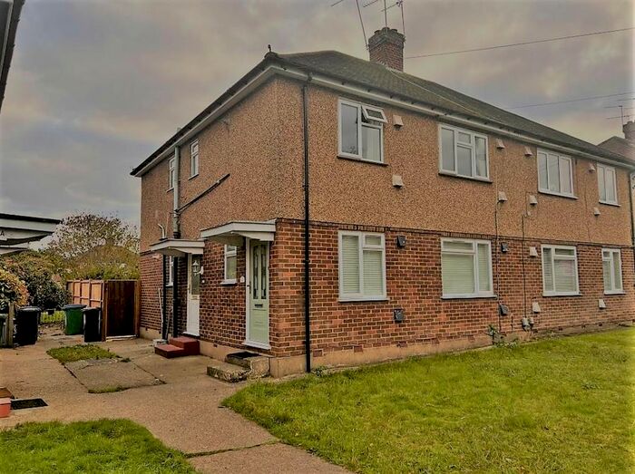 2 Bedroom Maisonette To Rent In North Approach, Watford, WD25