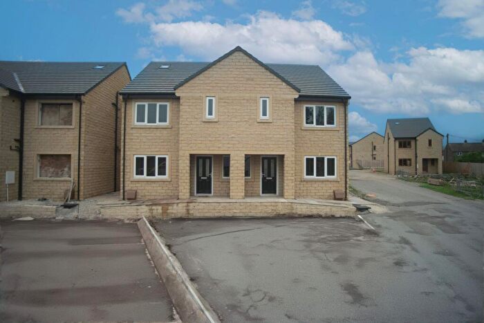 4 Bedroom Semi-Detached House For Sale In Carriageway C, Dove Holes, SK17
