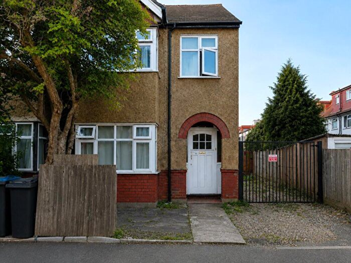 1 Bedroom Apartment To Rent In Montrose Gardens, Mitcham, CR4