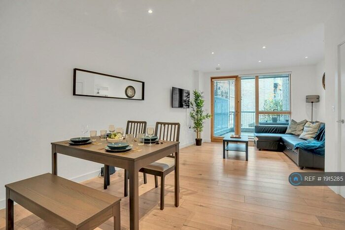 2 Bedroom Flat To Rent In Mural House, London, SE5