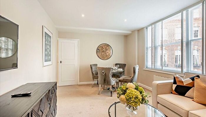 1 Bedroom Flat To Rent In Hill Street, Mayfair, W1J