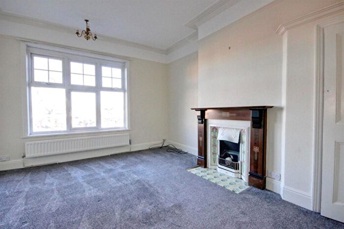 5 Bedroom Semi-Detached House For Sale In Anlaby Road, Hull, HU4