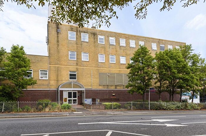 2 Bedroom Flat To Rent In Manor House, London Road, Blackwater, GU17